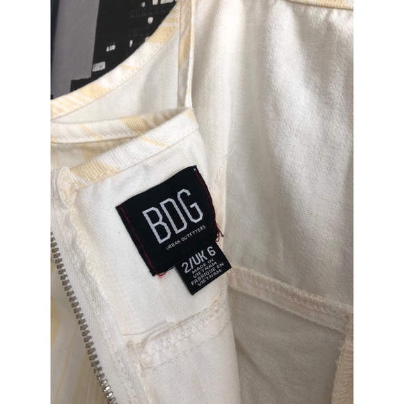 Baby yellow & white UO romper 🐣 - Picture 7 of 7